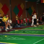 Hvordan installerer jeg en shuffleboard scoring enhed?