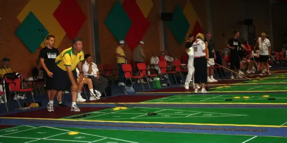 Hvordan installerer jeg en shuffleboard scoring enhed?