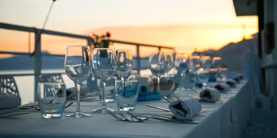 Hvordan justerer jeg højden på mine shuffleboard ben?