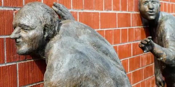 Skal jeg have en professionel til at installere mit shuffleboard?